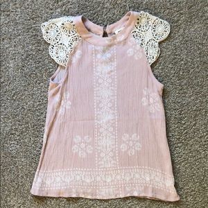 Girls top, size medium.